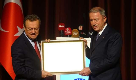 Bakan Akar, Bursa'da öğrencilerle buluştu