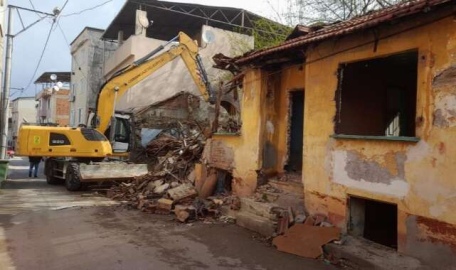 Osmangazi metruk binalardan temizleniyor