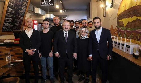 Bakan Varank, Ankara’da gençlerle buluştu 