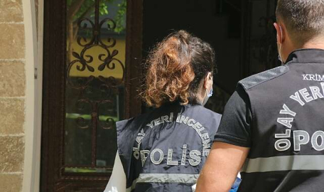 Emekli İngilizce öğretmeni evinde ölü bulundu