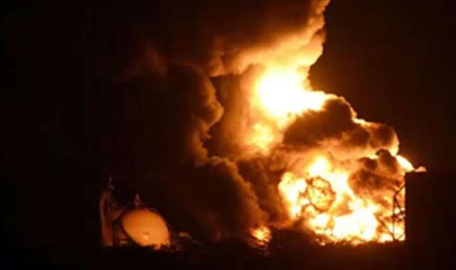 Petrol rafinerisinde patlama: En az 100 kişi öldü