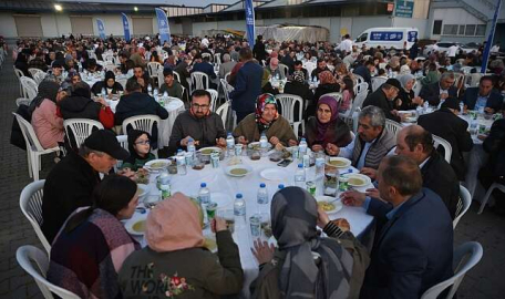 İznik'teki iftarda yüzlerce kişi buluştu