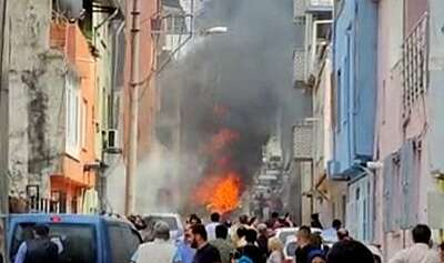 Bursa'da uçak evlerin arasına düştü! İşte ilk görüntüler