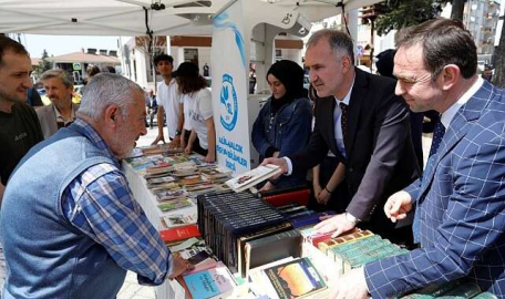 Dünya Kitap Hediye Etme Gününde 2 bin kitap dağıtıldı  