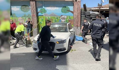 Kayan otomobilin çarptığı kadın yaşamını yitirdi