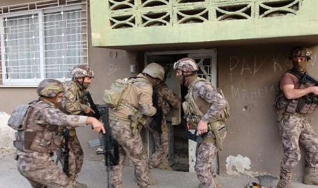 1 Mayıs'ı kana bulayacaklardı: 12 adrese şok baskın!