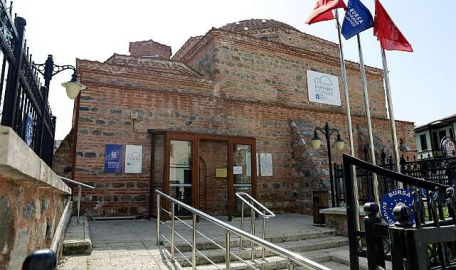 Bursa'da tarihi hamam kütüphane oldu