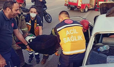 Bursa'da bayram günü korkunç kaza: 4 kişi araçta sıkıştı