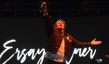 Bursalılar Ersay Üner ile bayramı kutladı