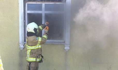 Aman dikkat! Prizde unutulan şarj cihazı evi yaktı