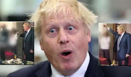 Boris Johnson bu kez de kadehiyle gündemde