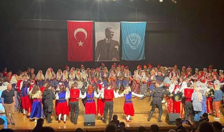 Bursa'da Halk Oyunları Şenliği düzenlendi