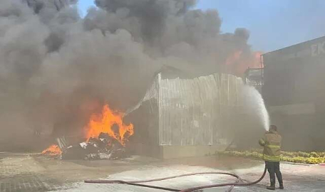 Tekstil fabrikasında yangın! 3 görevli yaralandı