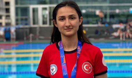 Bursalı paralimpik yüzücü Melda'dan tarihi başarı
