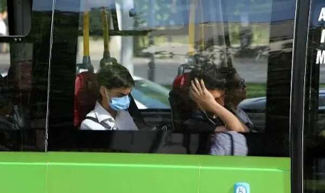 Toplu taşımada maskesiz ilk gün kafaları karıştırdı