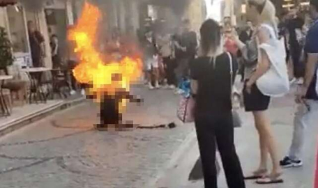 Galata Kulesi önünde kendini yakan genç hayatını kaybetti
