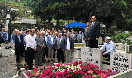 Kasım Önadım kabri başında anıldı