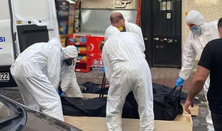 Yatakta çıplak ve sarılmış halde bulundular!