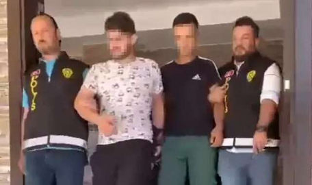 Cinsel ilişki vaadiyle kandırdılar! Dansöz kıyafeti ve kadın iç çamaşırı...