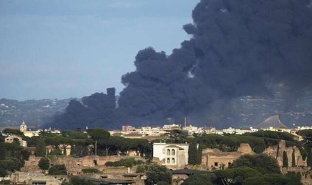 İtalya’da büyük yangın