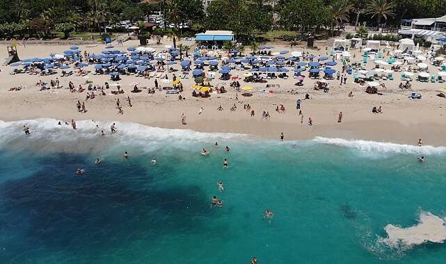 Damlataş ve Kleopatra plajlarına yerli turist akını