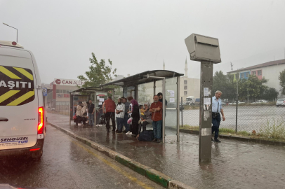 Bursa'da aniden bastıran yağmur zor anlar yaşattı