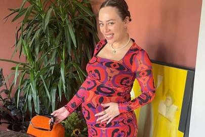 Demet Evgar anne oldu