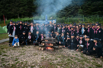 Yavrukurtların Uludağ eteklerinde kamp keyfi