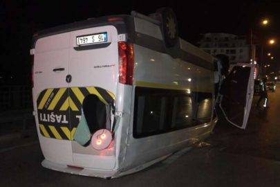 Bursa'da servis aracı ters döndü