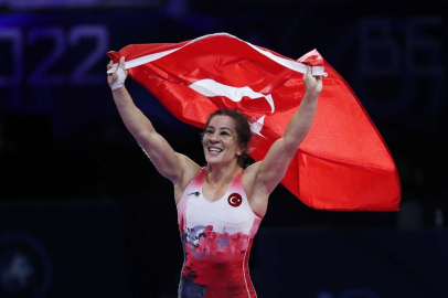 Tarihe geçti! Yasemin Adar Yiğit, dünya şampiyonu oldu