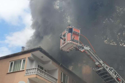 Bursa'da apartmanın çatı katında korkutan yangın