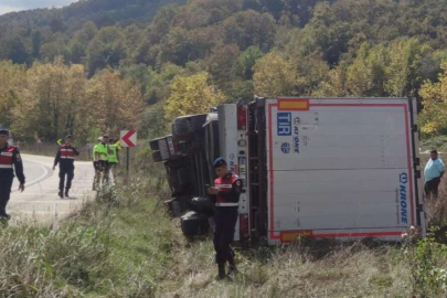 Bursa'da kontrolden çıkan tır devrildi