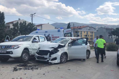 Gemlik'te feci kaza! 3 kişi yaralandı