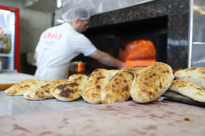 ‘Enfes Cağ Döner’ ilk günkü lezzetiyle hizmet veriyor