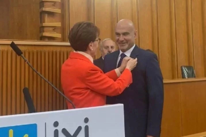 Cumhurbaşkanı Erdoğan'ın eski doktoru Turhan Çömez, İYİ Parti'ye katıldı