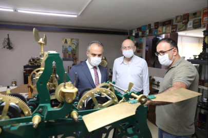 Tarihi Tophane’de asırlık saat tıkır tıkır işliyor