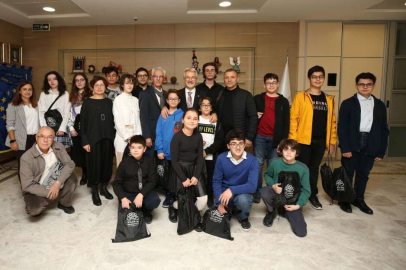 Ödüllü karikatüristler Başkan Erdem ile buluştu