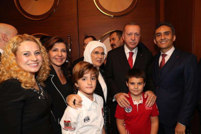 Kupa koleksiyoneri...Satrançta dünyanın şampiyonu oldu, teklif yağıyor