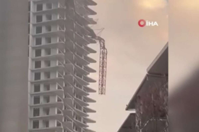 İzmir'de kule vinç devrildi: 5 ölü, 2 yaralı