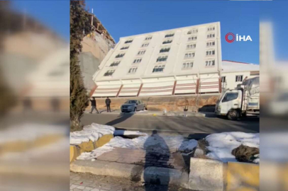 Görenleri şok etti! Bina yan yattı, camları bile kırılmadı