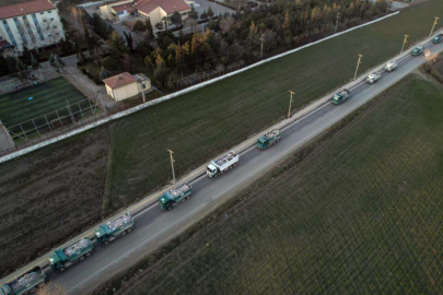 Bir şehrin enkazı böyle taşınıyor