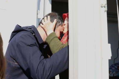 Bakan Kurum'dan konteyner kentte yaşayan depremzedelere ziyaret