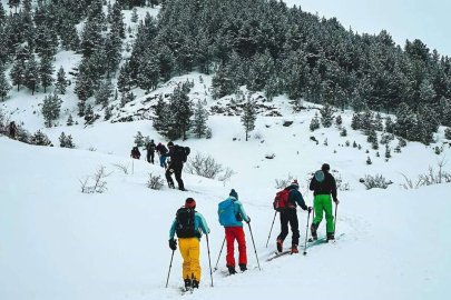 Artvin'de çığ: 2 ölü, 7 yaralı