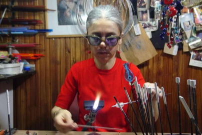 Bursa'da ilk atölyesini balkonuna kurdu, şimdi tarihi handa...