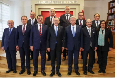 CHP'li büyükşehir belediye başkanları, Genel Başkan Kılıçdaroğlu ile bir araya geldi