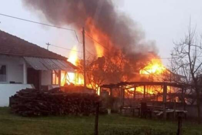 İki katlı ev alev topuna döndü