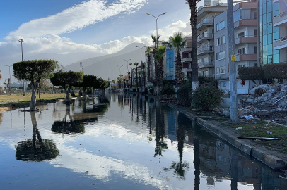 Denizin taştığı İskenderun'da son durum görüntülendi