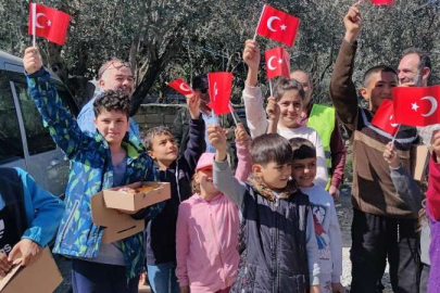 İnegöllü bakkallar depremzede çocukların yüzünü güldürdü