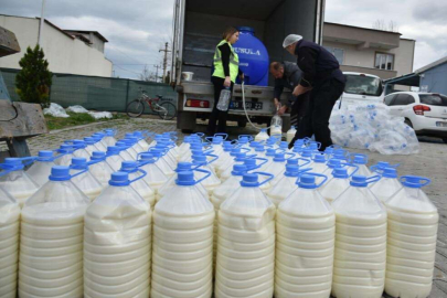 Süt üreticilerinden depremzedelere süt desteği