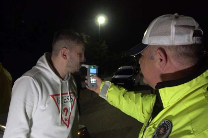 Bursa'da alkolmetreyi üflemek yerine yutmaya çalıştı